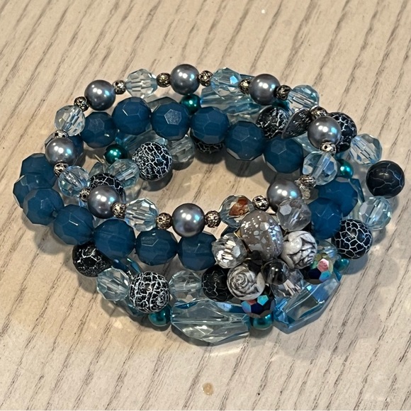 Blue beaded bracelet handmade stretchy stackable - Picture 4 of 6